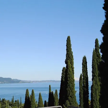 Washington Apartments Al Vittoriale Gardone Riviera Room photo