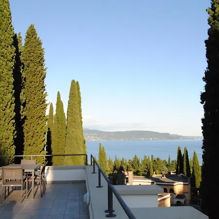 Washington Apartments Al Vittoriale Gardone Riviera Room photo