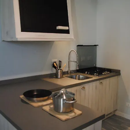 Washington Apartments Al Vittoriale Gardone Riviera Room photo